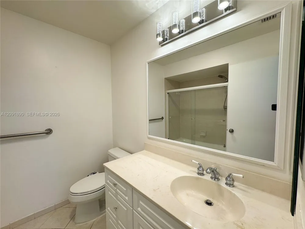 76 Ivy Rd, Hollywood, FL 33021