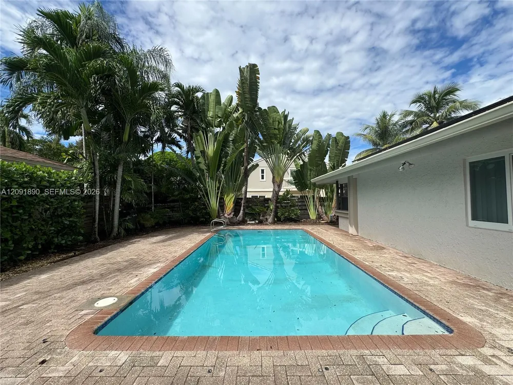 76 Ivy Rd, Hollywood, FL 33021