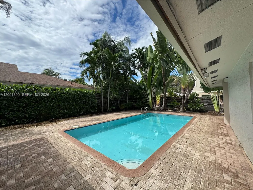 76 Ivy Rd, Hollywood, FL 33021