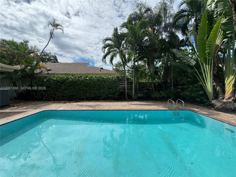 76 Ivy Rd, Hollywood, FL 33021