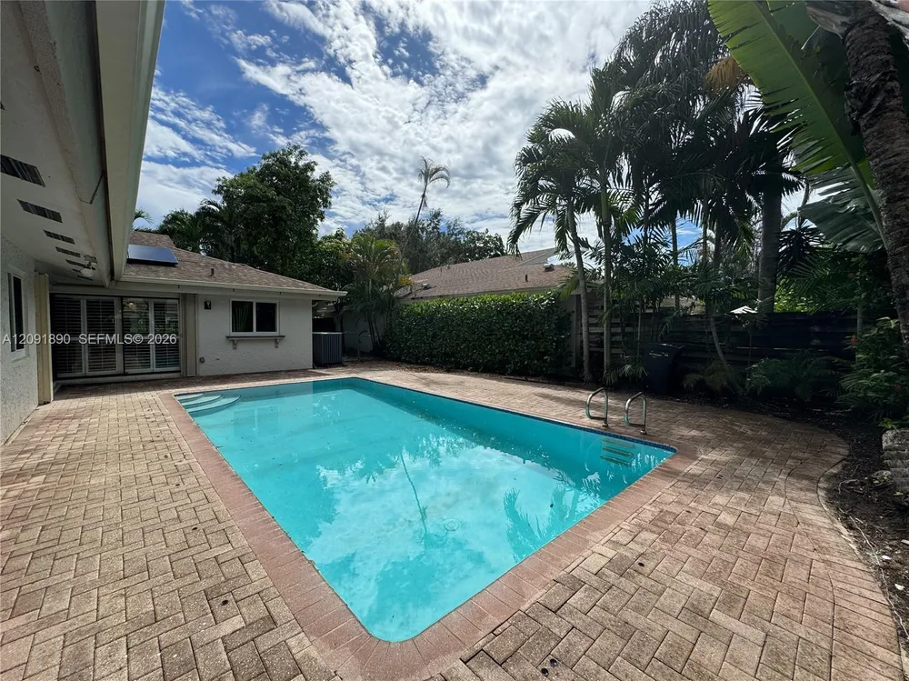 76 Ivy Rd, Hollywood, FL 33021