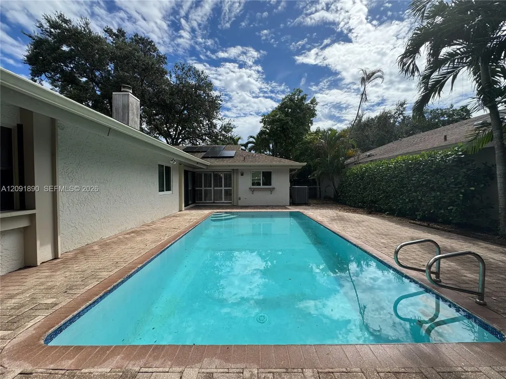 76 Ivy Rd, Hollywood, FL 33021