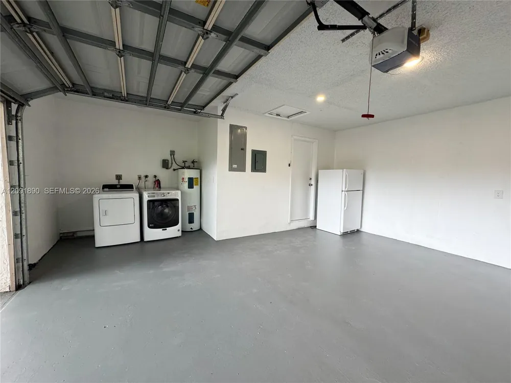76 Ivy Rd, Hollywood, FL 33021