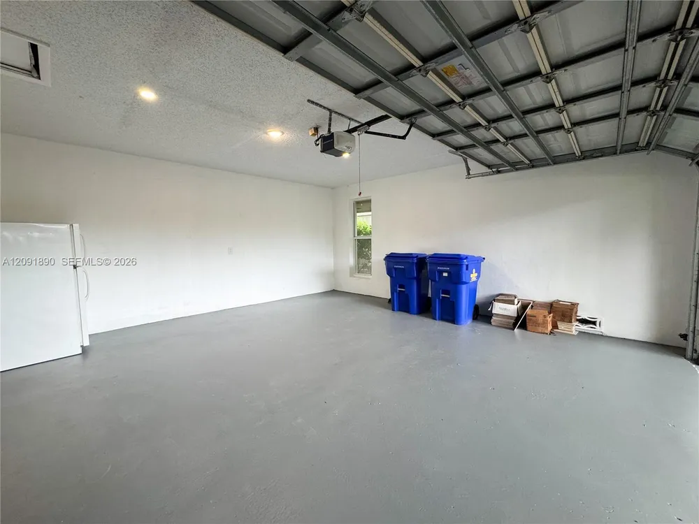 76 Ivy Rd, Hollywood, FL 33021