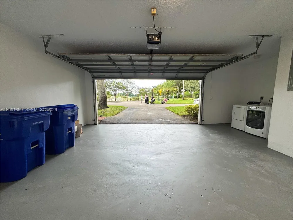 76 Ivy Rd, Hollywood, FL 33021