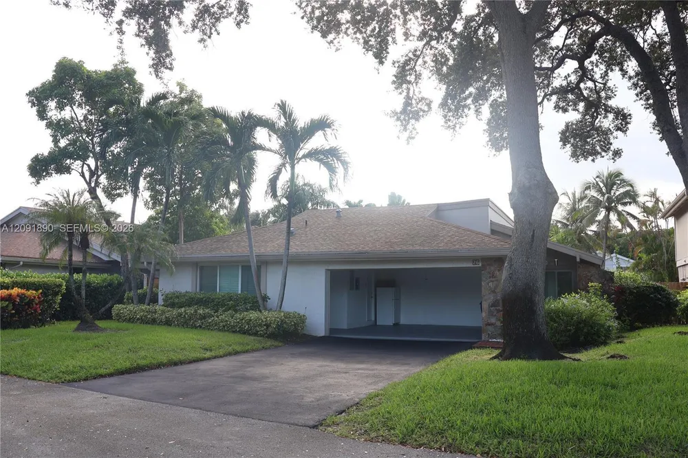 76 Ivy Rd, Hollywood, FL 33021