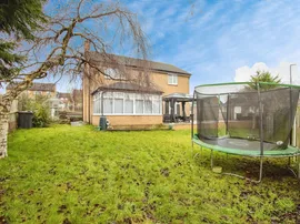 Walnut Close, Leeds thumb 3