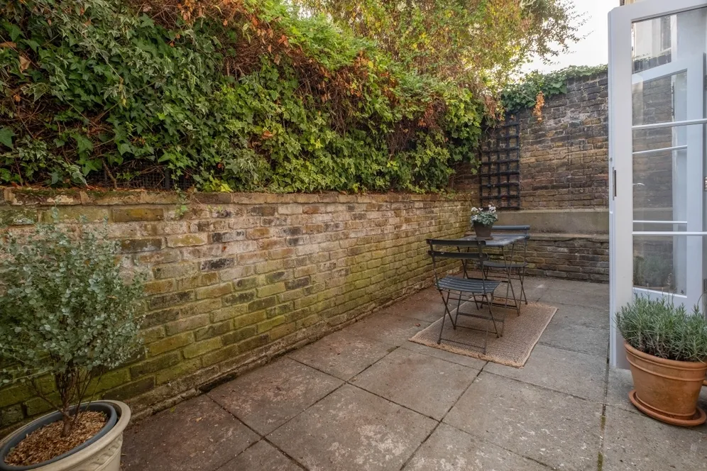 Maple Road London KT6 photo 5