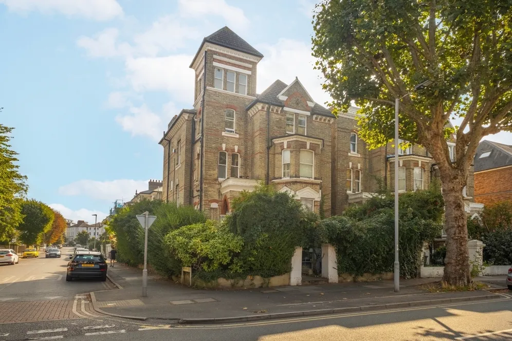 Maple Road London KT6 photo 6