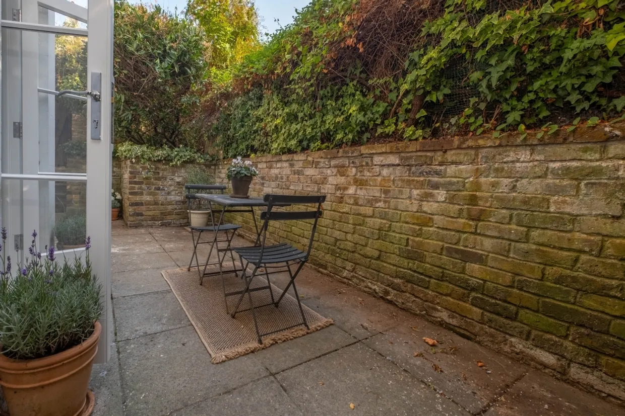 Maple Road London KT6 photo 10