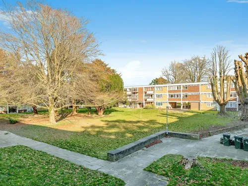 Ifield Drive, CRAWLEYphoto