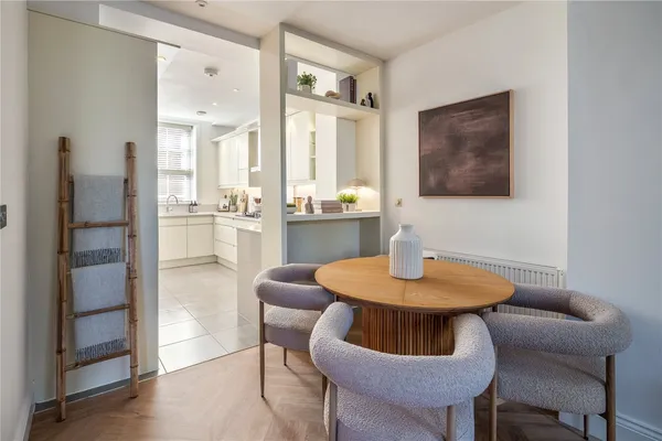 Bloomesbury Avenue, St James' Park, M20 photo 6