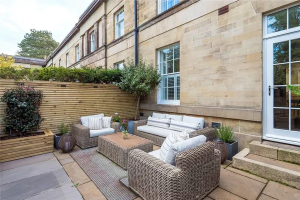 Bloomesbury Avenue, St James' Park, M20 photo 17