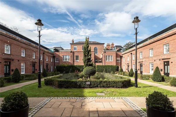 Bloomesbury Avenue, St James' Park, M20 photo 18