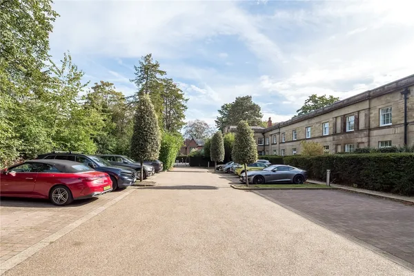 Bloomesbury Avenue, St James' Park, M20 photo 19