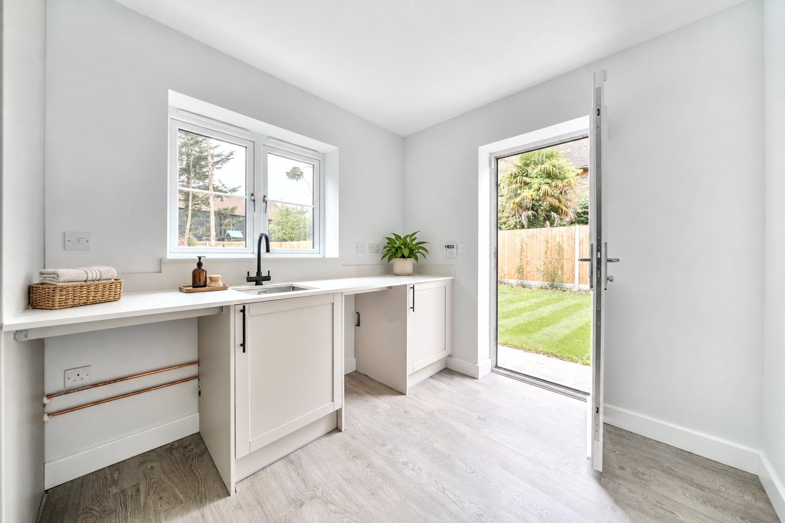 Holt Lane, North Warnborough, Hampshire, RG29 Image 5