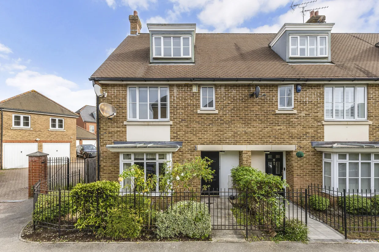 Lady Aylesford Avenue, Stanmore, HA7 photo 1