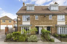 Lady Aylesford Avenue, Stanmore, HA7 photo 1