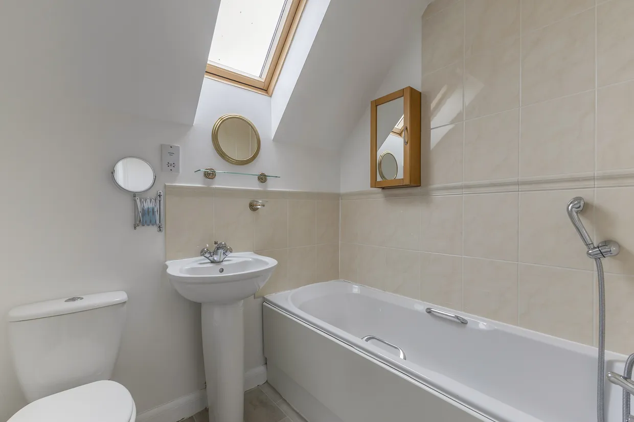 Lady Aylesford Avenue, Stanmore, HA7 photo 2