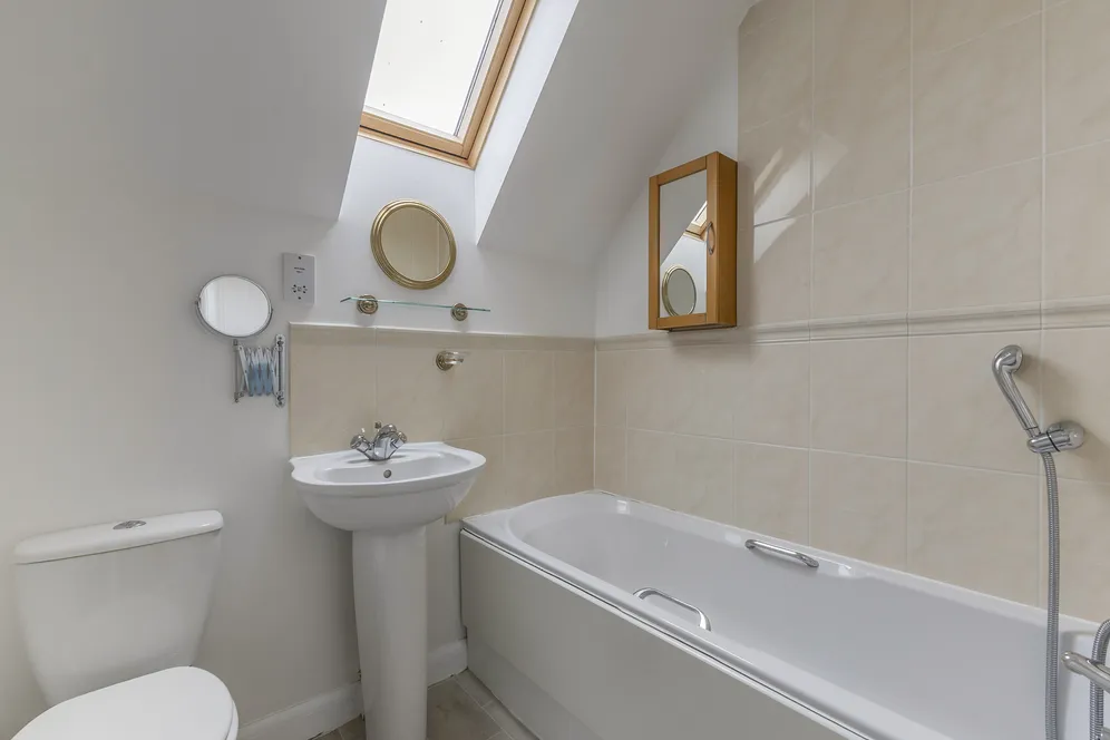Lady Aylesford Avenue, Stanmore, HA7 photo 2