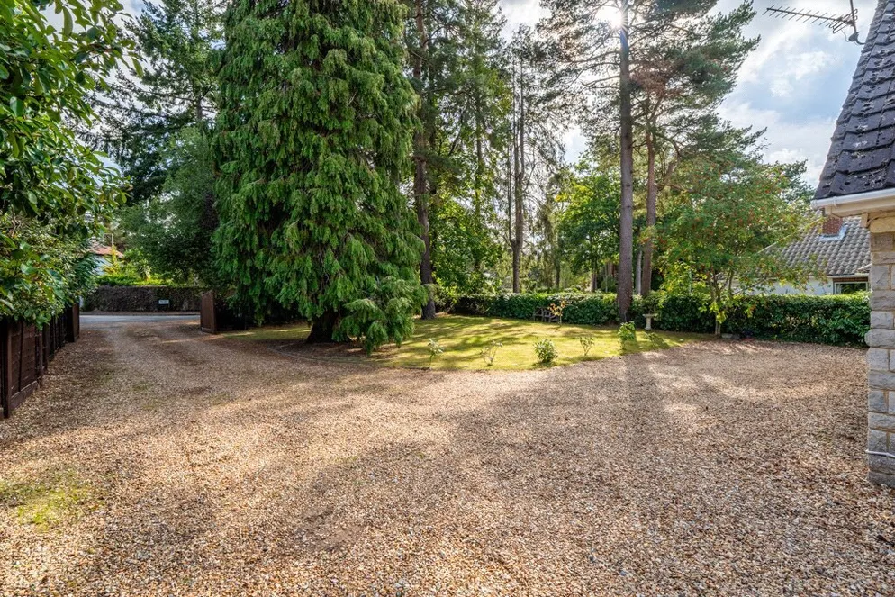 Property carousel item 38