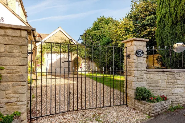 Brigstock Road, Stanion, NN14 photo 15