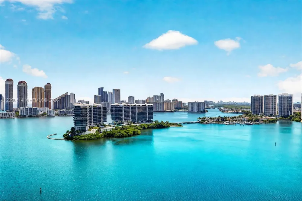 3370 Hidden Bay Dr, Miami, FL 33180