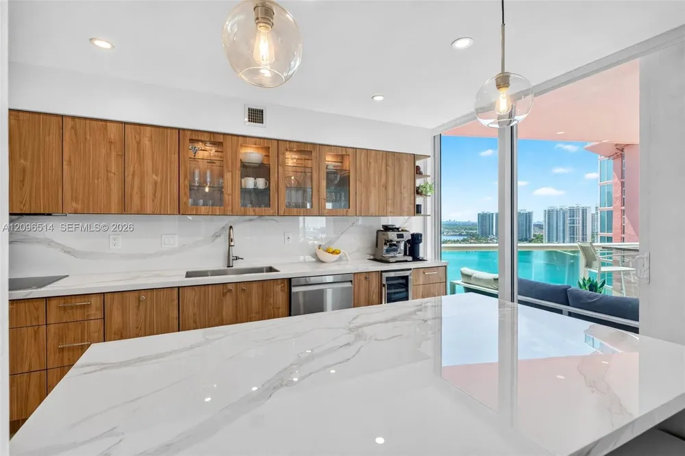 3370 Hidden Bay Dr, Miami, FL 33180