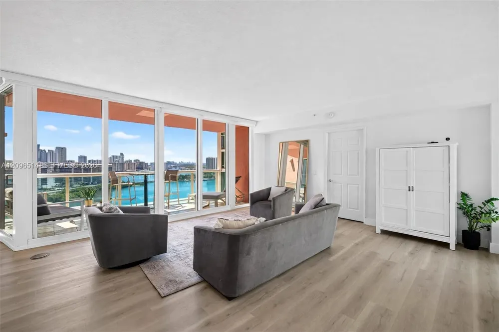 3370 Hidden Bay Dr, Miami, FL 33180