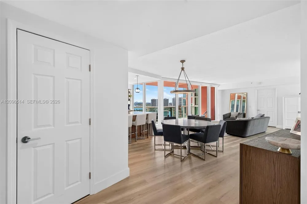 3370 Hidden Bay Dr, Miami, FL 33180