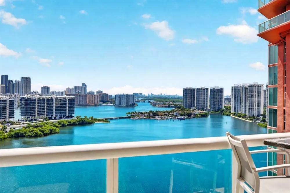 3370 Hidden Bay Dr, Miami, FL 33180