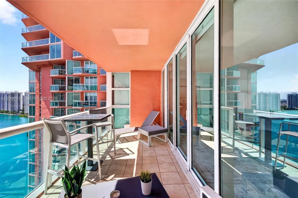3370 Hidden Bay Dr, Miami, FL 33180