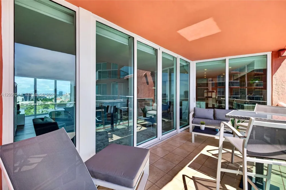 3370 Hidden Bay Dr, Miami, FL 33180