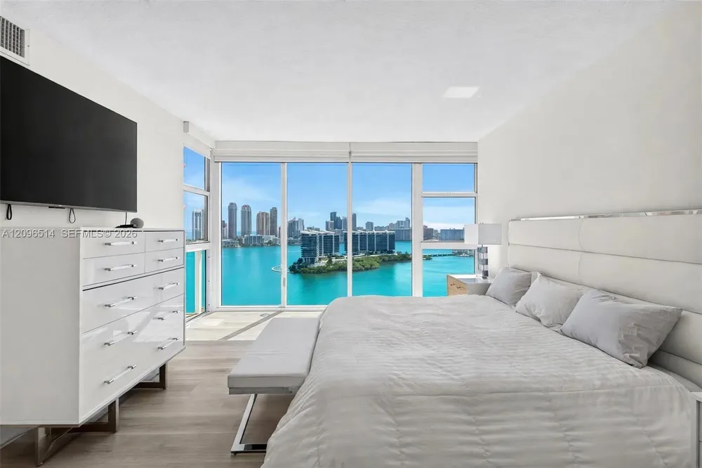 3370 Hidden Bay Dr, Miami, FL 33180