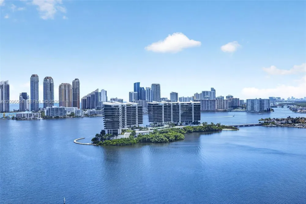 3370 Hidden Bay Dr, Miami, FL 33180