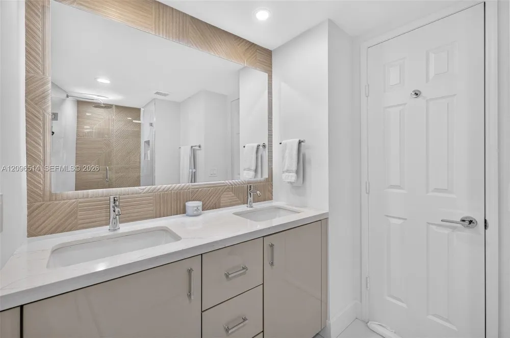 3370 Hidden Bay Dr, Miami, FL 33180