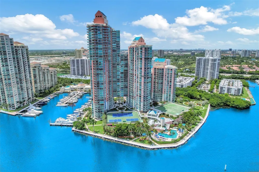 3370 Hidden Bay Dr, Miami, FL 33180