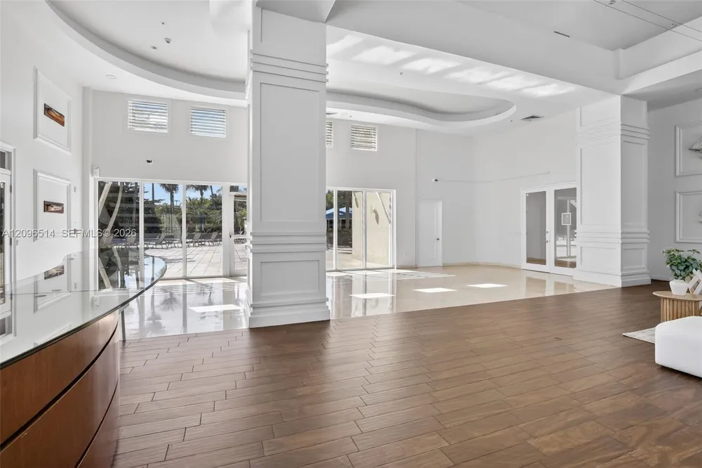 3370 Hidden Bay Dr, Miami, FL 33180