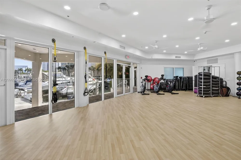 3370 Hidden Bay Dr, Miami, FL 33180