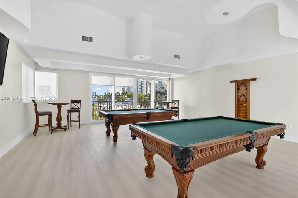 3370 Hidden Bay Dr, Miami, FL 33180