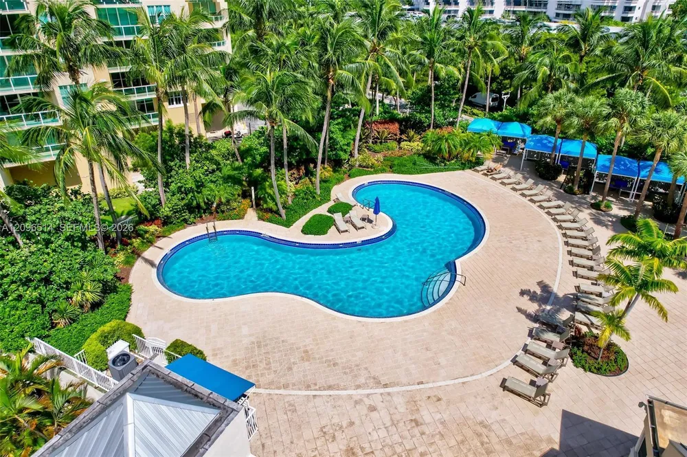 3370 Hidden Bay Dr, Miami, FL 33180