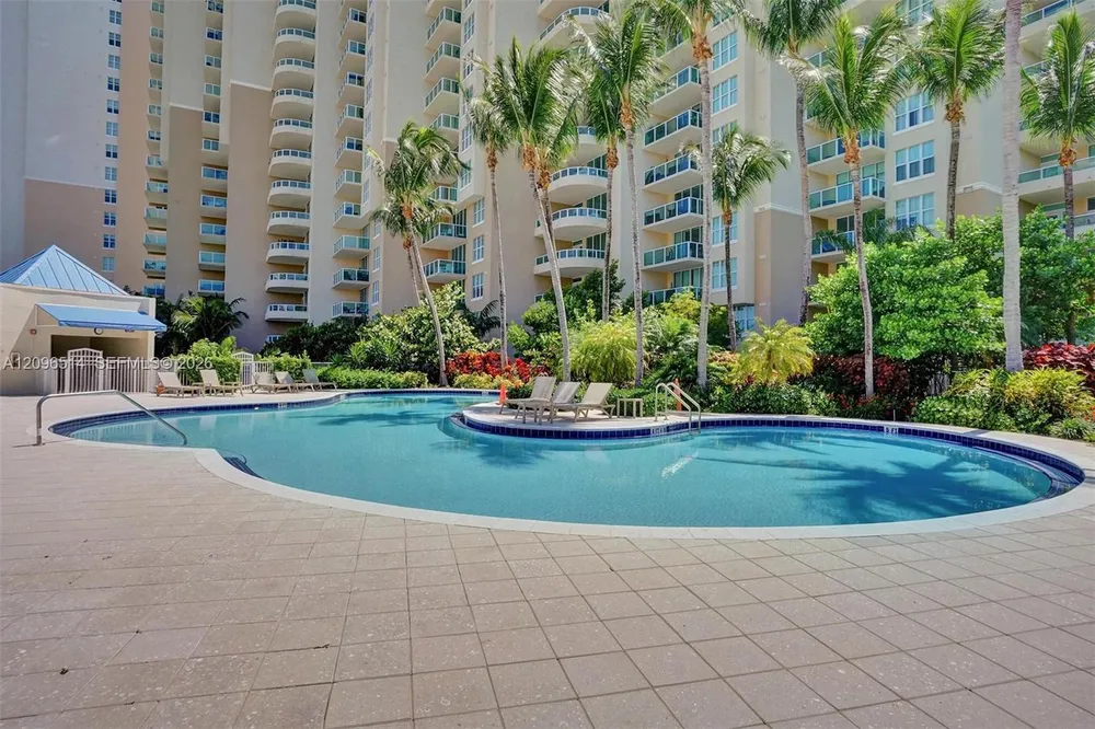 3370 Hidden Bay Dr, Miami, FL 33180