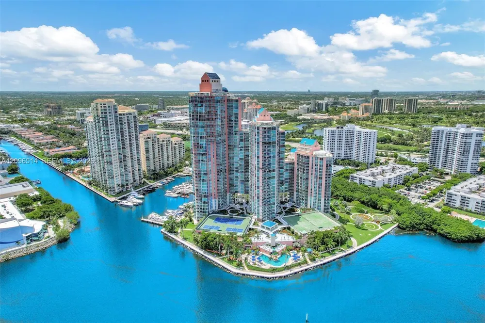 3370 Hidden Bay Dr, Miami, FL 33180