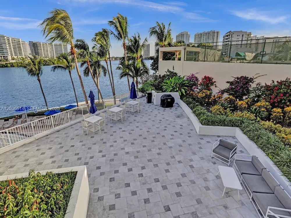 3370 Hidden Bay Dr, Miami, FL 33180