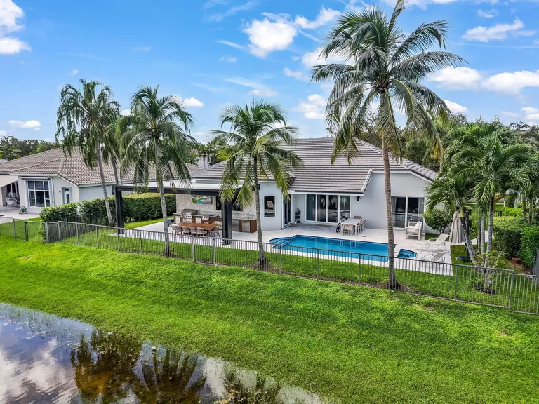 2678 Meadowood Dr, Weston, FL 33332