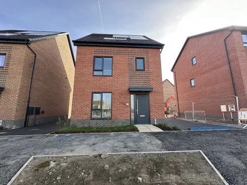 Hollowsbrook Road, New Rossington, DONCASTERphoto
