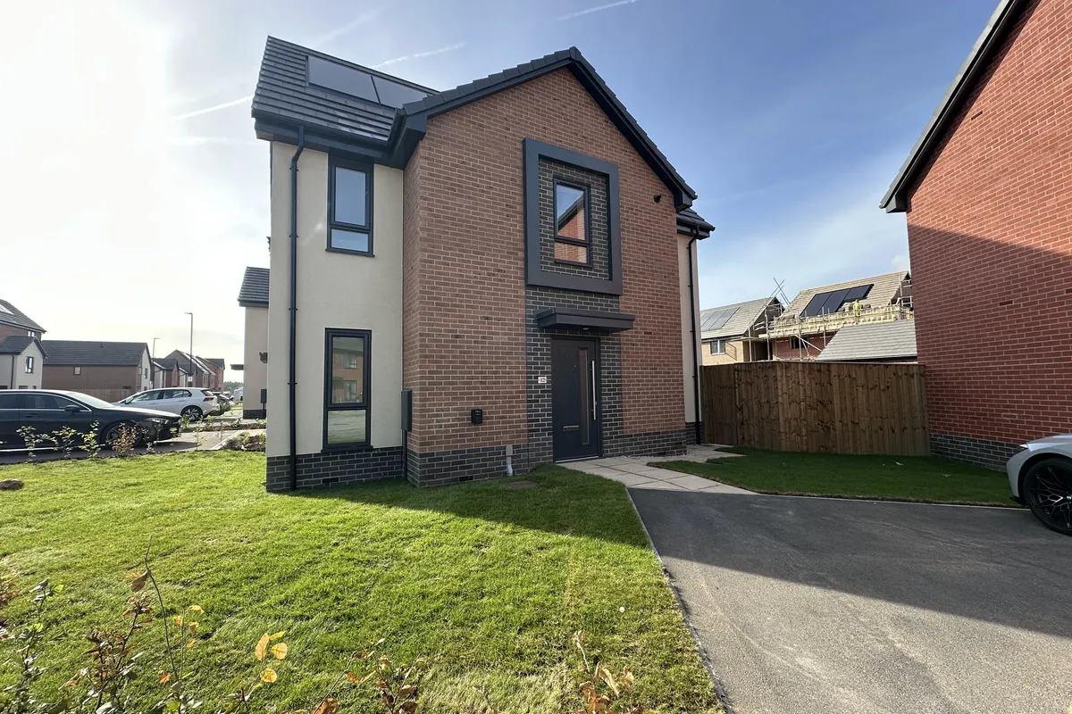 Hollowsbrook Road, New Rossington, DONCASTER