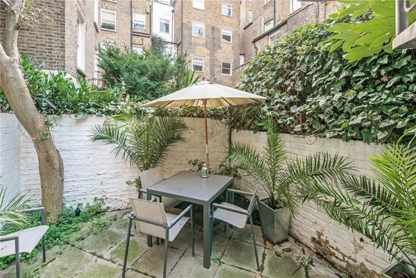 Cumberland Street, London, SW1V photo 8