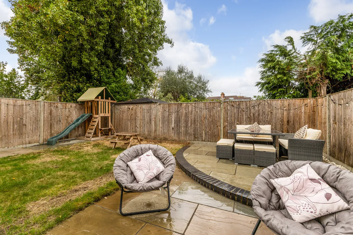 Connaught Road, Teddington, TW11 photo 4