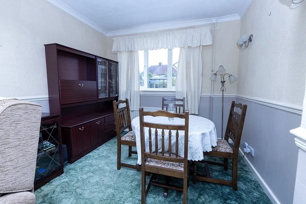 Property carousel item 4